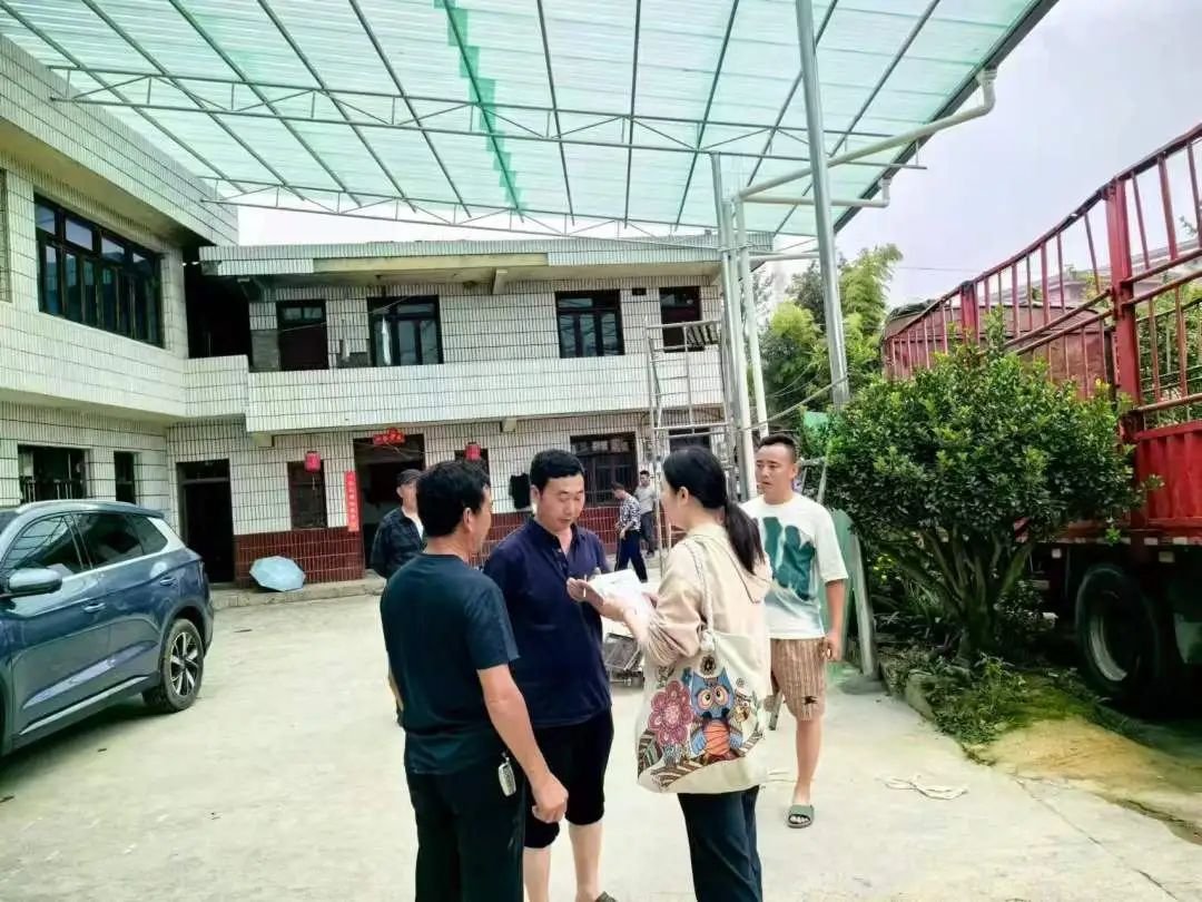 李银梅:鲁班街道尚礼社区居委会副主任.jpg